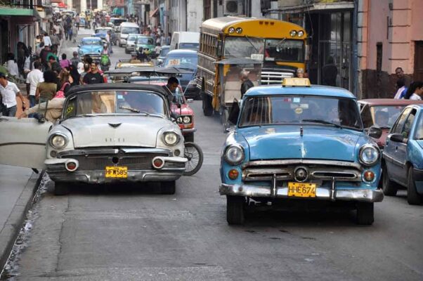 Straßenverkehr in Kuba