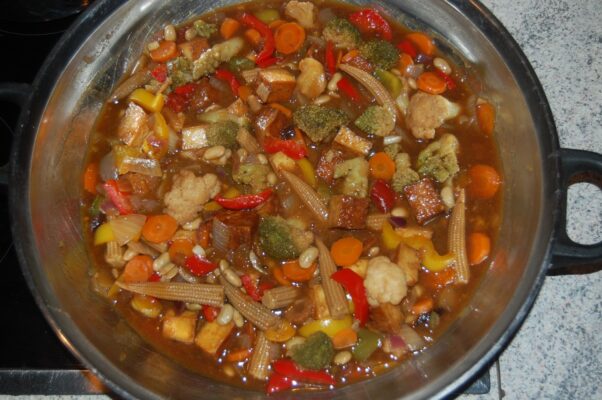 Asia-Gemüse-Räuchertofupfanne