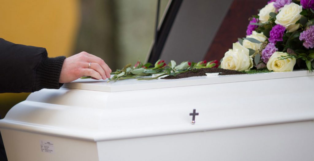 Sarg bei Beerdigung