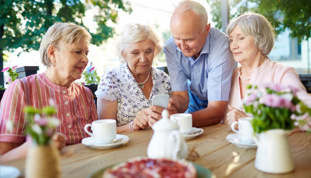 Rentner in fröhlicher Runde