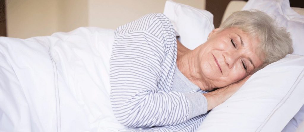 Schlafende Seniorin