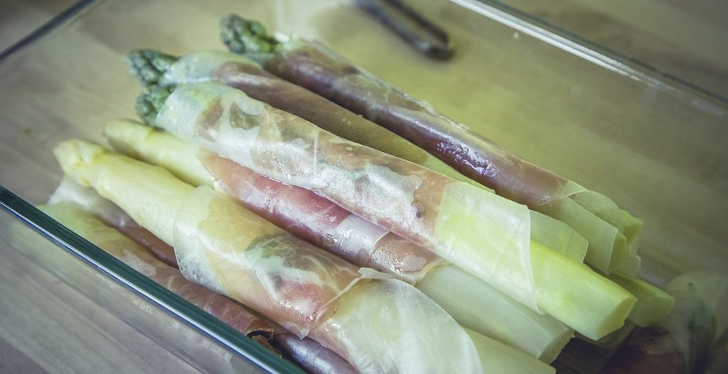 Spargel mit Schinken